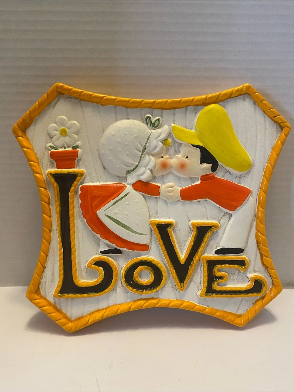 Vintage Lefton 1970'S Child’s Love Chalk ware Wall Hanging Boy & Girl Kissing